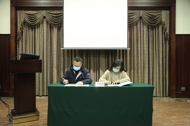 航發(fā)科技葉片分廠黨委與鑫坤機械黨支部召開黨建共建簽約儀式，發(fā)揮黨組織作用，共建促發(fā)展